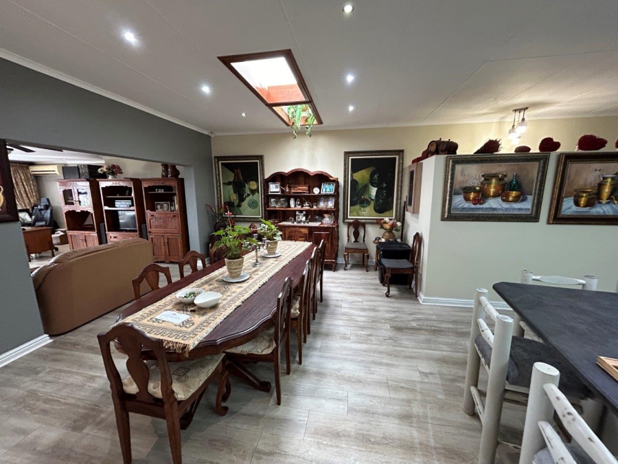 6 Bedroom Property for Sale in Wavecrest Eastern Cape